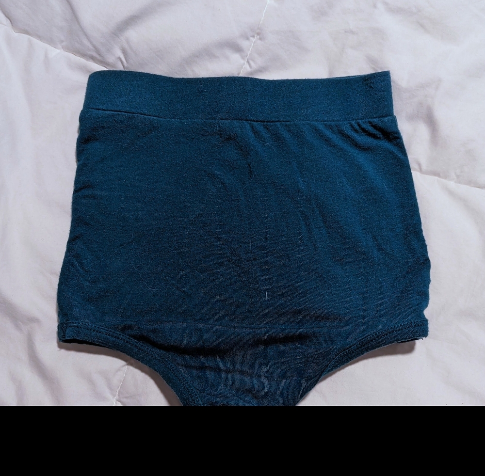 Kate Quinn bloomers